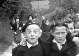 Scouts and guides in Bresles (1950) / A 16 mm film shot by Louis Loiseleux (Collection Archipop)